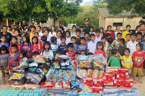 Hình ảnh tượng trưng cho việc bảo vệ trẻ em khỏi cờ bạc trực tuyến